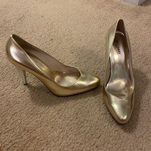 Gold leather upper Michael Michael Kors pumps